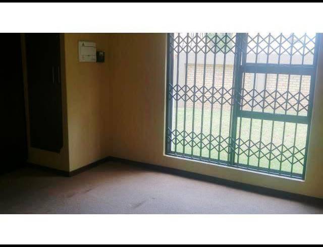 2 BEDROOM PROPERTY TO RENT IN MONUMENT